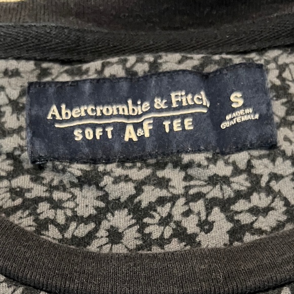 Men's Abercrombie & Fitch, Soft Tee, Small - Picture 3 of 5
